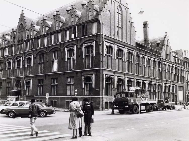  De Kweekschool voor Vroedvrouwen, Camperstraat 17, waar ik geboren ben.<br />Foto: Beeldbank Stadsarchief Amsterdam 