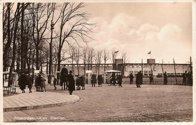 AJAX stadion De Meer met voorterrein aan Stadszijde - ansichtkaart uit 1941 .<br />Foto: John Haen 