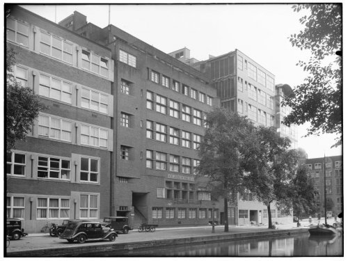 Gebouw van De Joodsche Invalide. Nieuwe Achtergracht, hoek Weesperplein; De Joodsche Invalide<br />Foto gemaakt door: Harry Elte Phz (architect)<br />Datering juni 1937. Bron: Beeldbank, Stadsarchief Amsterdam. 