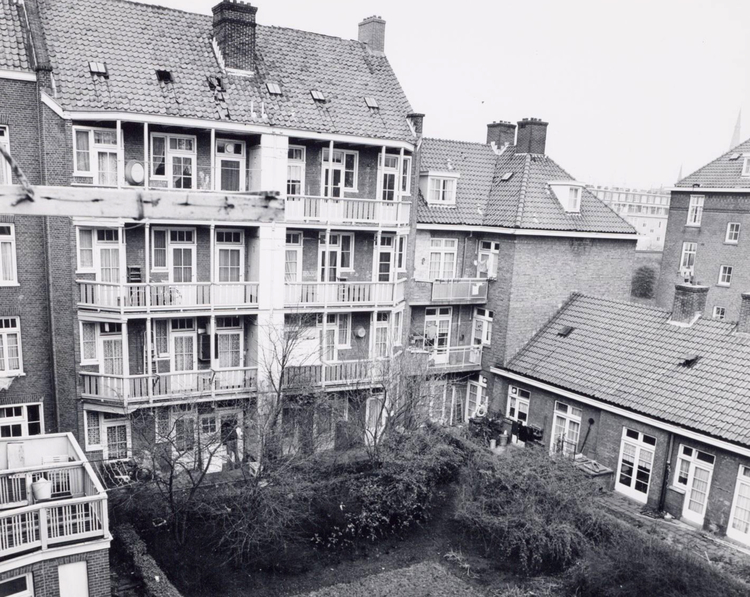  Achterkant van de Tugelaweg, gezien vanaf de Maritzstraat.<br />Foto: Beeldbank Stadsarchief Amsterdam. 