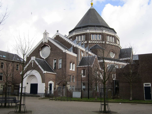 De Gerardus Majellakerk aan het Ambonplein anno 2012. Nu niet meer in gebruik als kerk maar als oefenruimte voor het Nederlands Philharmonisch Orkest en het Nederlands Kamerorkest.  