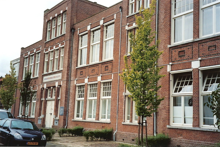 Schoolgebouw Prinses Julianaschool Het gebow van Alwins oude school, de Prinses Julianaschool, in 2004. 