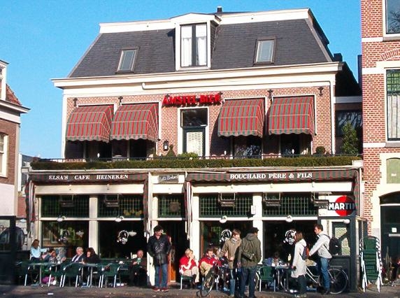  Café Elsa's op de Middenweg 