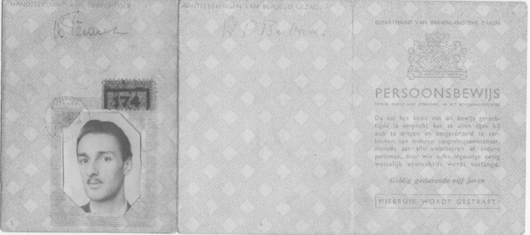 Persoonsbewijs! Dit valse persoonsbewijs komt uit de privé collectie van Maurice Ferares. 