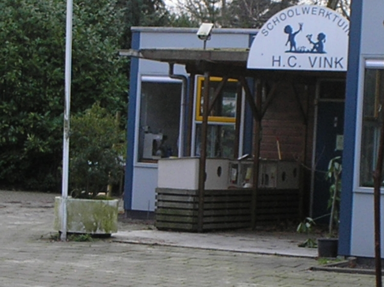 Ingang schooltuintjes Ingang schooltuinencomplex H.C.Vink op het terrein van park Frankendael.<br />(2007) 