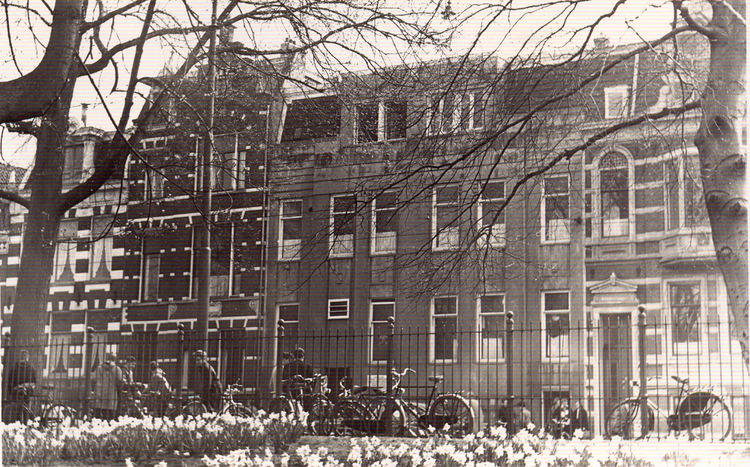  De voormalige Christelijke HBS aan het Oosterpark. Later is de school verhuisd naar de Nobelweg en heet nu, anno 2007, Pieter Nieuwlandcollege. 