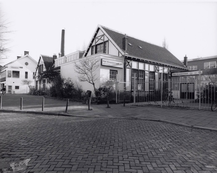 Het Kraaiennest op de Polderweg. In dit gebouw was de bibliotheek gevestigd.<br />Foto: Stadsarchief Amsterdam. 