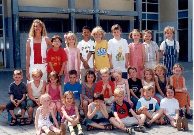 Hoe ik het hier vind - klassefoto WSV 2002.jpg Rozemarijns klassefoto op de Watergraafsmeerse Schoolvereniging, 2002 