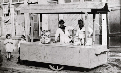 IJscokar D.Pietersma en Zn Dapperstraat - 1947 .<br />Foto: Beeldbank Amsterdam 