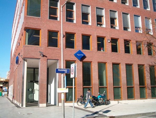  najaar polderweg gevel politie Het nieuwe politiebureau op de hoek Linnaeusstraat-Polderweg, naajaar 2003. 