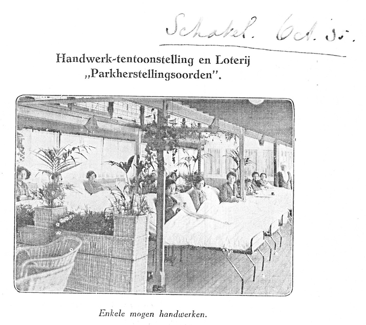 Handwerkende dames. Handwerkende dames in het Parkherstellingsoord Oosterpark. <br />Bron: Tijdschrift Schakel van oktober 1935. Gemeentearchief Amsterdam. 