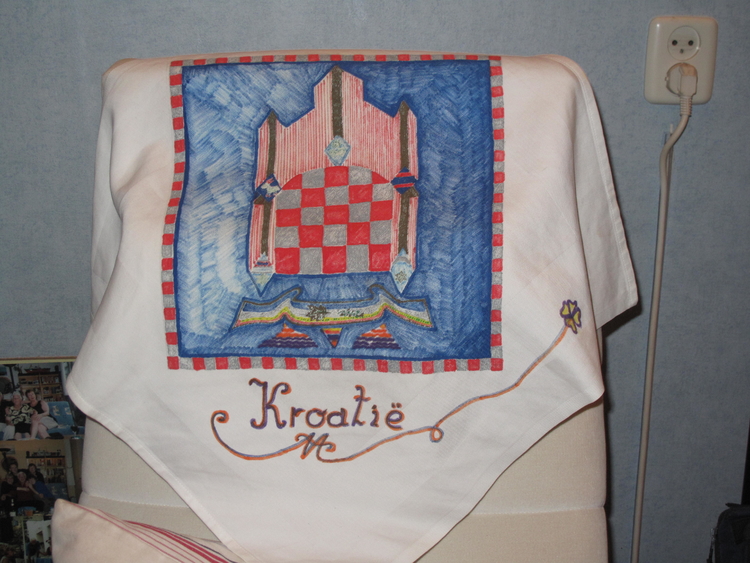 Wapenschild Kroatië Ana heeft ook een wapenschild van Kroatië gemaakt, hierin zitten elementen van het echte wapenschild verwerkt. Foto januari 2014. 