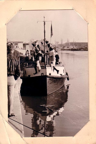 Aankomst van Sinterklaas op de Zeeburgerdijk Waarschijnlijk zijn de foto's uit 1963 (maar het kan ook iets later zijn). 