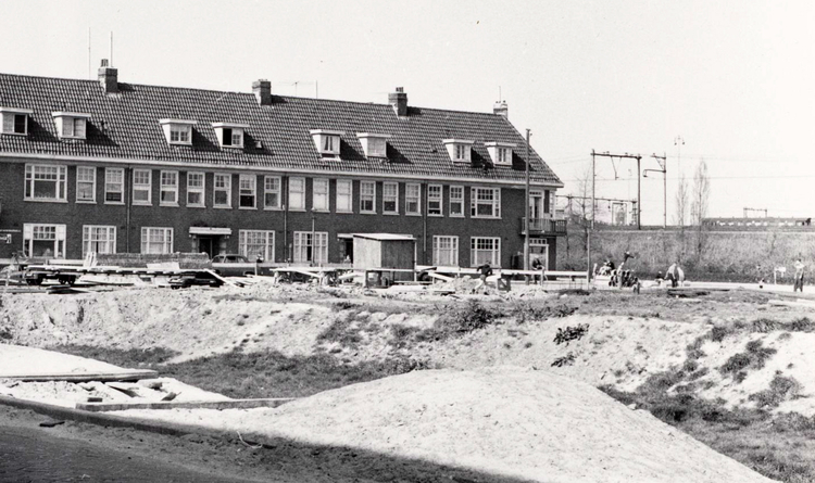 Joh. v.d. Waalsstraat 71-75  - 1957 .<br />Foto: Beeldbank Amsterdam 