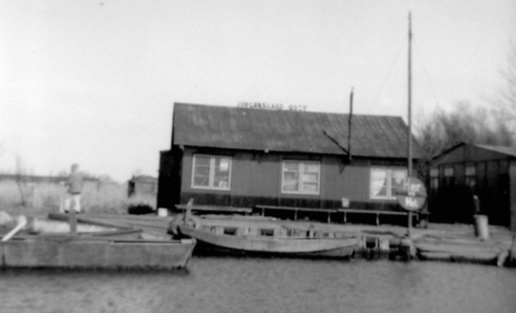 Jongensland op de Oosterringdijk. . .<br />Foto: Guus Hommes ©<br />//Klik rechts bovenaan op de foto en de foto wordt 