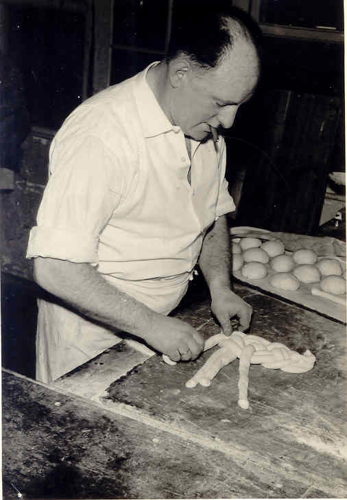 Meijer Verdooner de beroemde bakker van de Tugelaweg. Hij zou, dankzij de hulp van een goede politieman, de oorlog met zijn gezin overleven. Zie de verhalen van Dave Verdooner. 