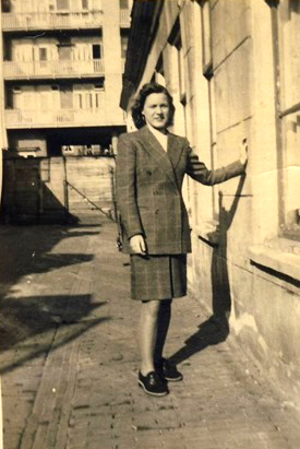 Mijn moeder ca. 1947; Rudy Groen.  
