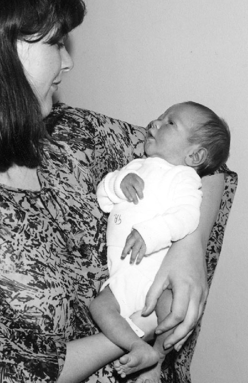 Jeannet met zoon Jeannet met haar jongste zoon in 1977 