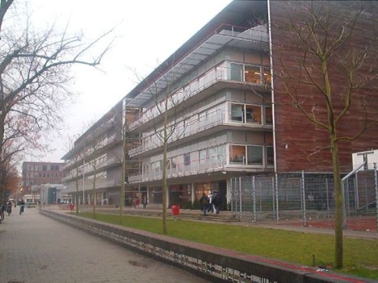 VMBO Polderweg De VMBO school aan de Polderweg. Het Montessori College Oost aan de Polderweg. 
