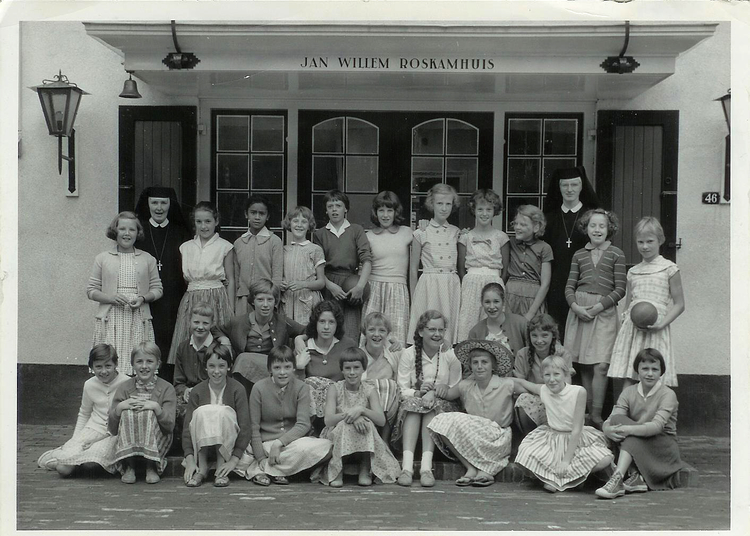 6e klas - eind jaren 50 .<br />Foto: Jetty Helsloot 