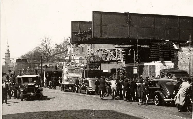 Spoorwegviaduct in aanbouw Linnaeusstraat - ± 1939 .<br />Foto: Beeldbank Amsterdam 
