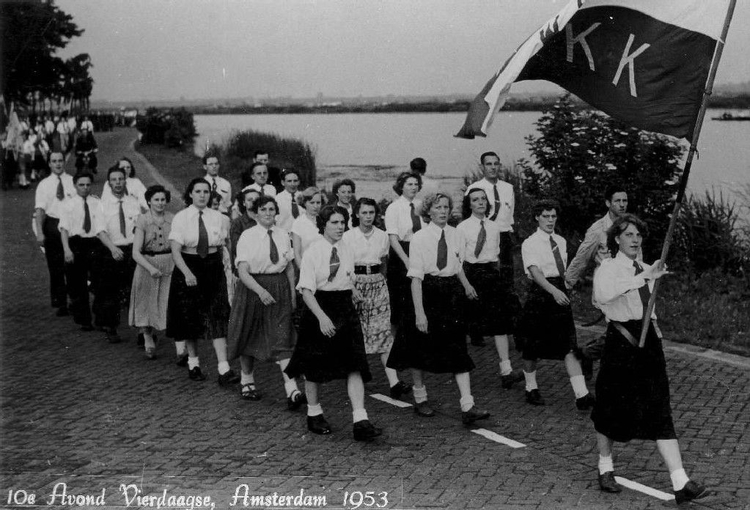 wandelclub De wandelclub deed  in 1953 mee aan de avond vierdaagse.De naam WKK staat voor wandelen kweekt kameraadschap. 