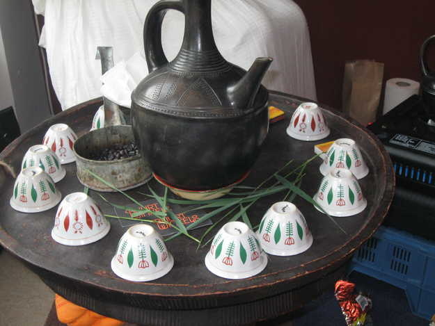 Ethiopische koffieceremonie, de benodigdheden  