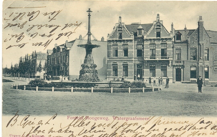 Hogewegplein, toen nog met de fontein zoals het er tot 1932 uitzag. (Ansichtkaart met dank aan Dolf Haen) 