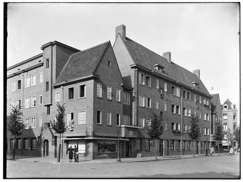 Louis Bothastraat, aug. 1934. Bron: Archief van de Gemeentelijke Dienst Volkshuisvesting en rechtsvoorganger: glasnegatieven, SAA.   