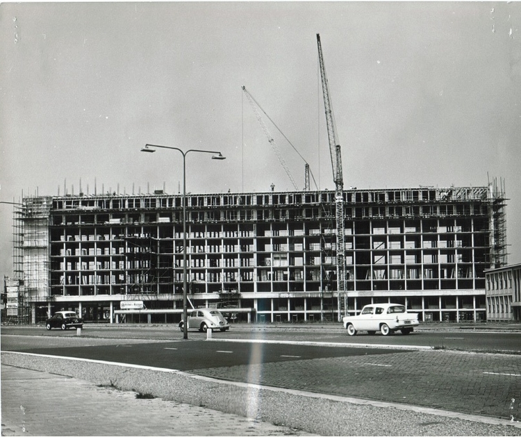 De bouw van Casa 400 in 1960  