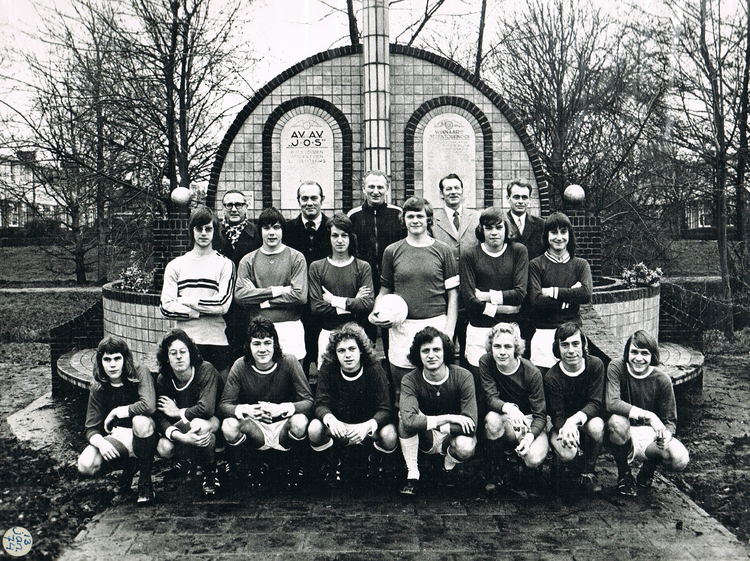 Mijn team, de A 1, deze foto kwam ook in het Parool in 1974  